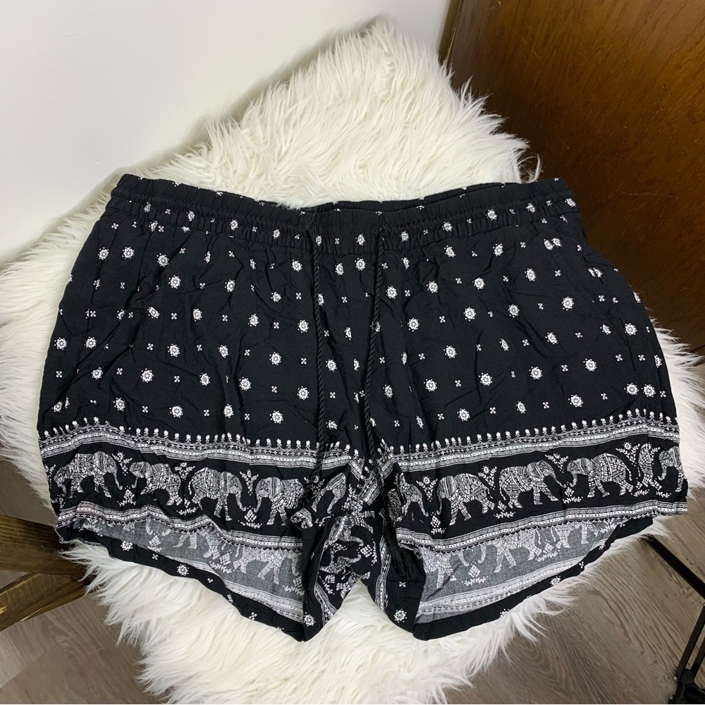 Old Navy Black Pattern Stretch Shorts